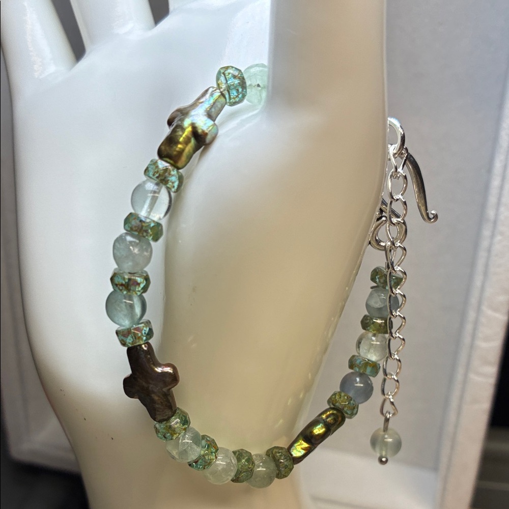 Chic Green Beaded Bracelet with Pearl crosses & Silver Accents